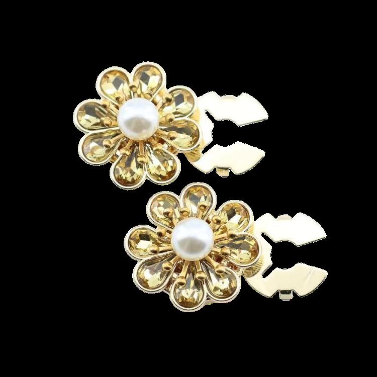 Nydelig gul blomst med hvit perle